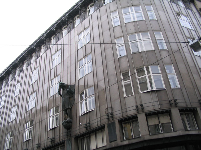 e110